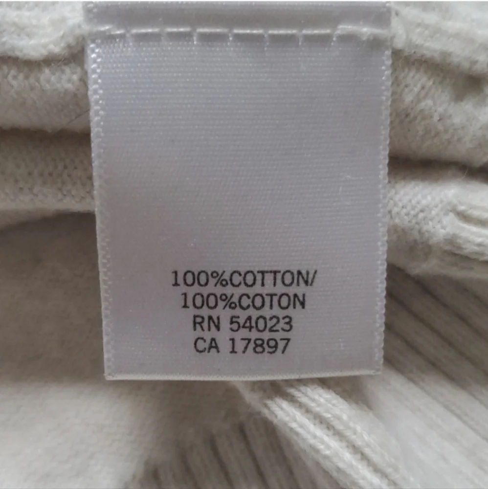 Banana Republic Cream Light Weight V Kneck Sweater-L